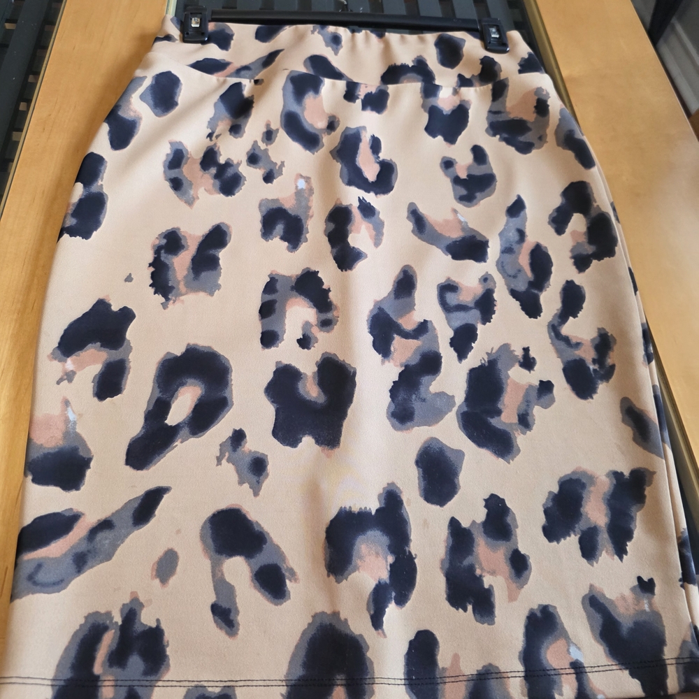 Carmen Marc Valvo Black and Tan Pencil Skirt